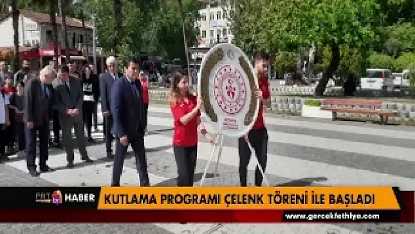 Kutlama Programı çelenk töreni ile başladı