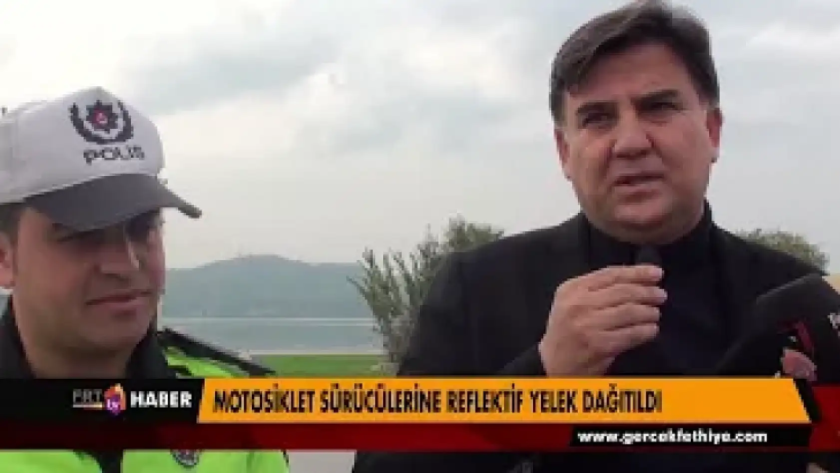 MOTOSİKLET SÜRÜCÜLERİNE REFLEKTİF YELEK DAĞITILDI