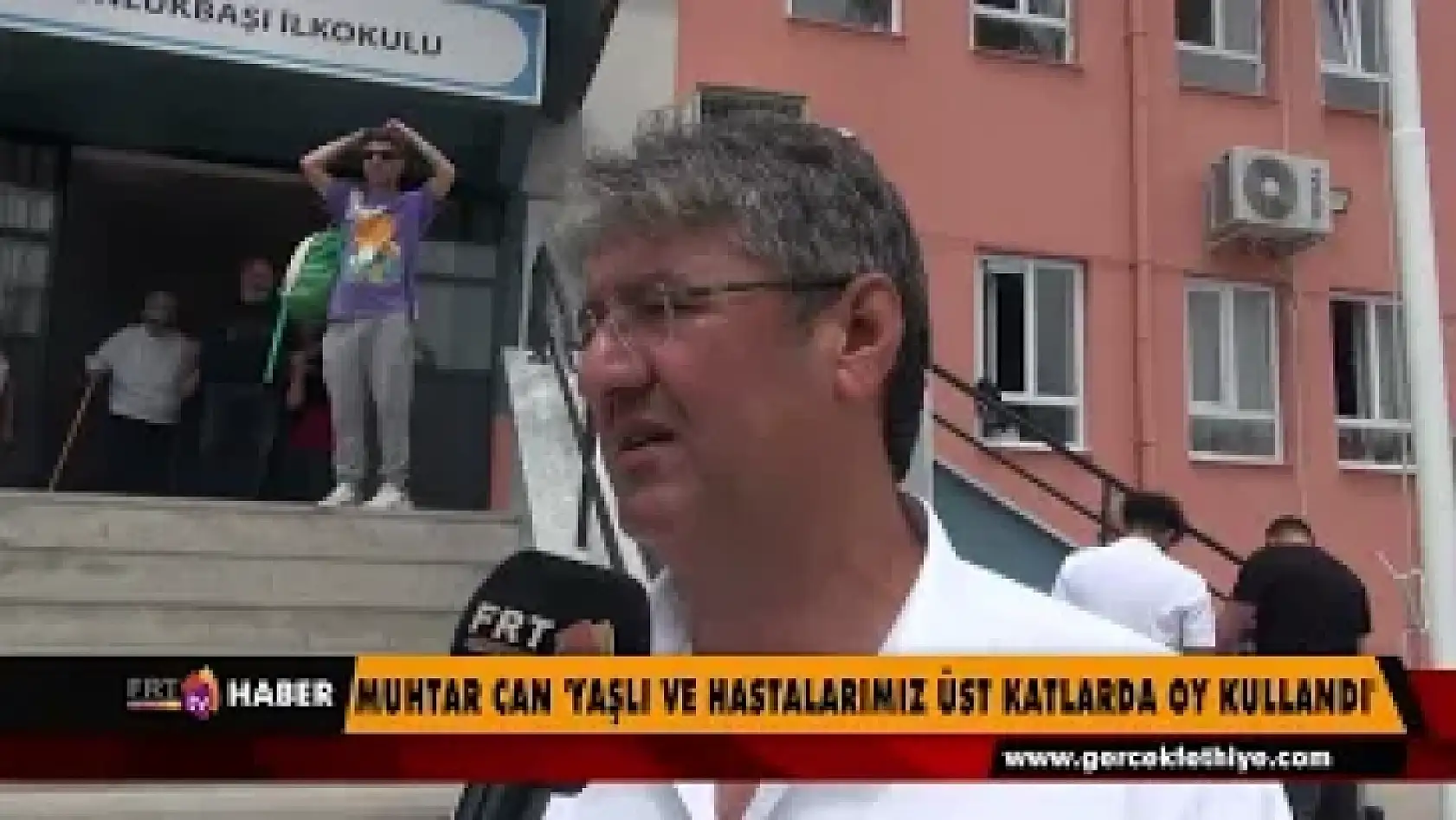 Muhtar Can 'Yaşlı ve hastalarımız üst katlarda oy kullandı'