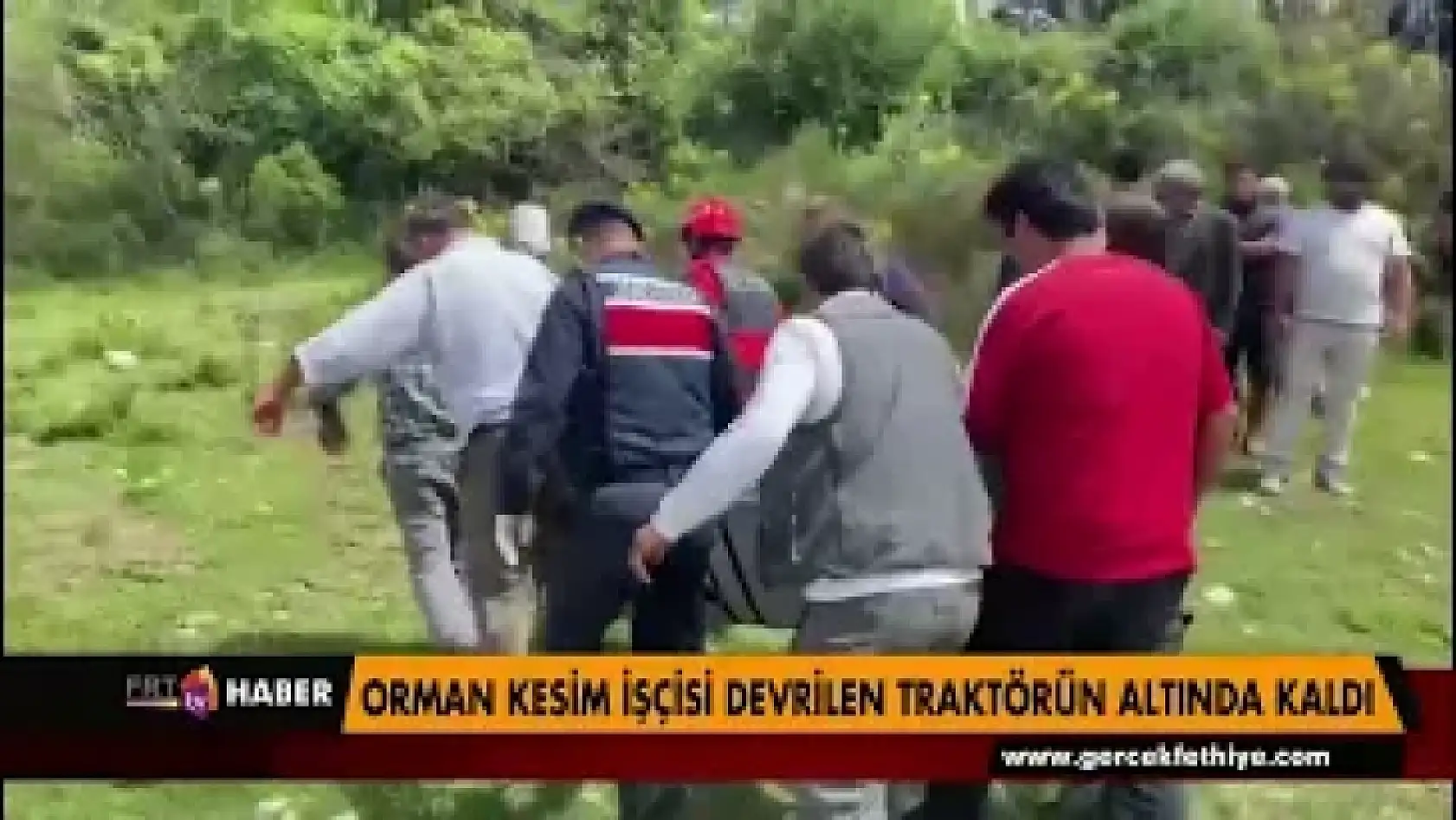 Orman kesim işçisi devrilen traktörün altında kaldı