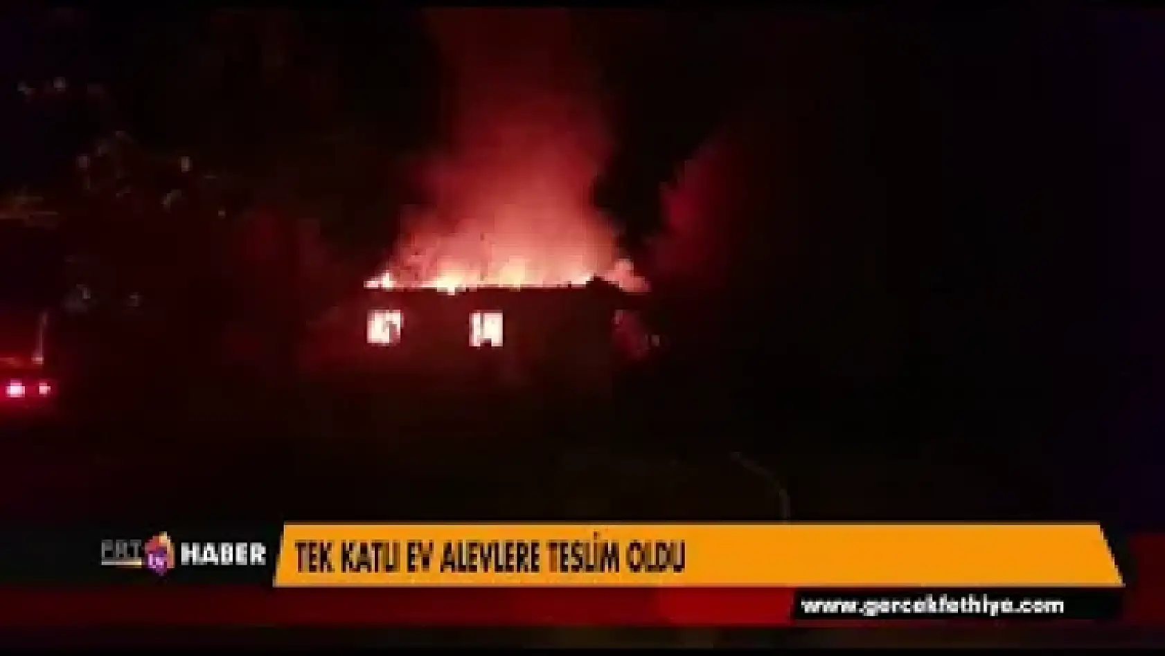 TEK KATLI EV ALEVLERE TESLİM OLDU