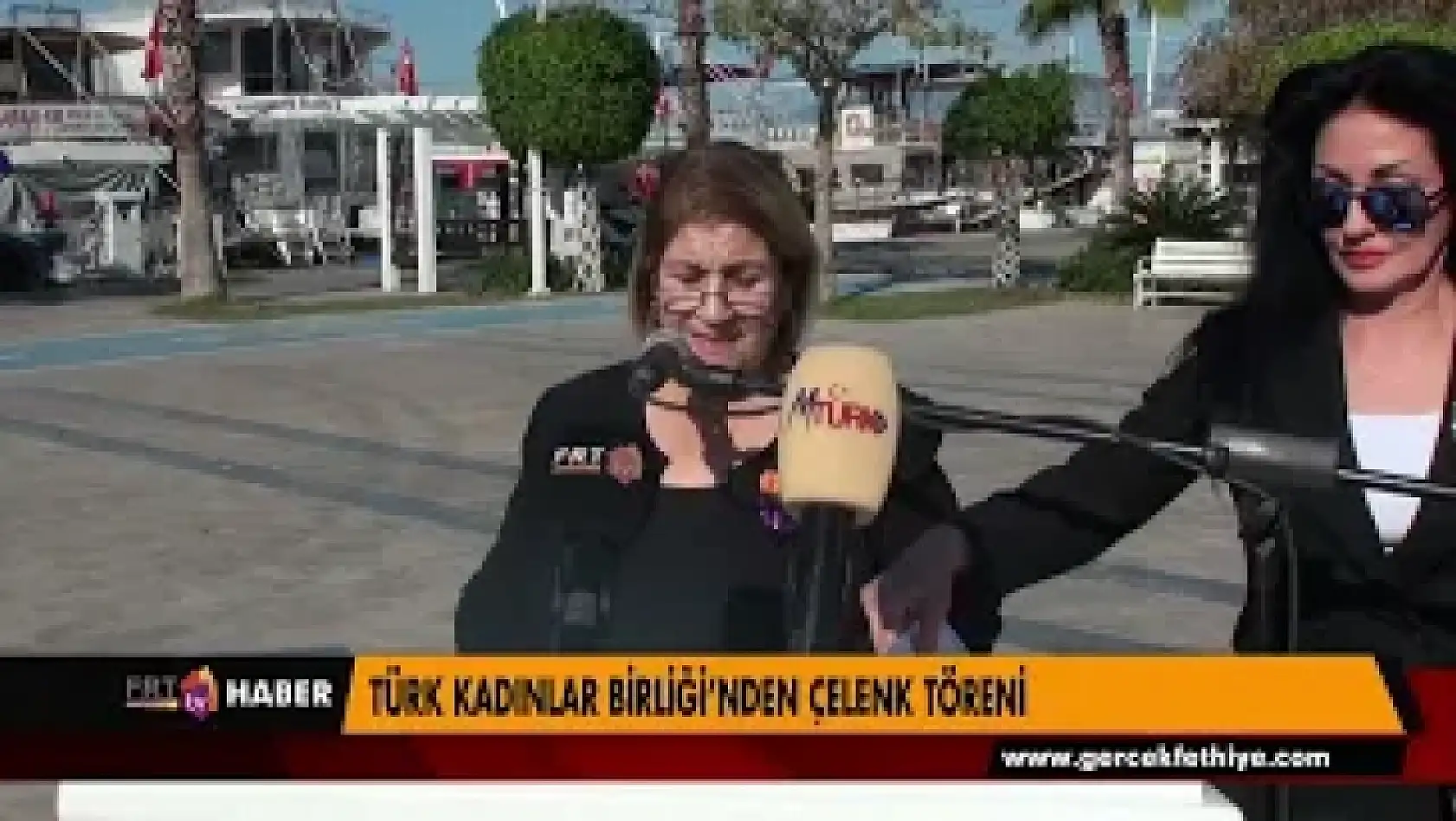 TÜRK KADINLAR BİRLİĞİ'NDEN ÇELENK TÖRENİ