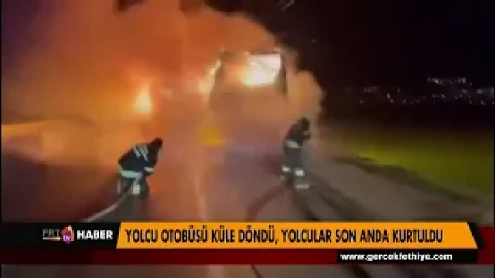 YOLCU OTOBÜSÜ KÜLE DÖNDÜ, YOLCULAR SON ANDA KURTULDU