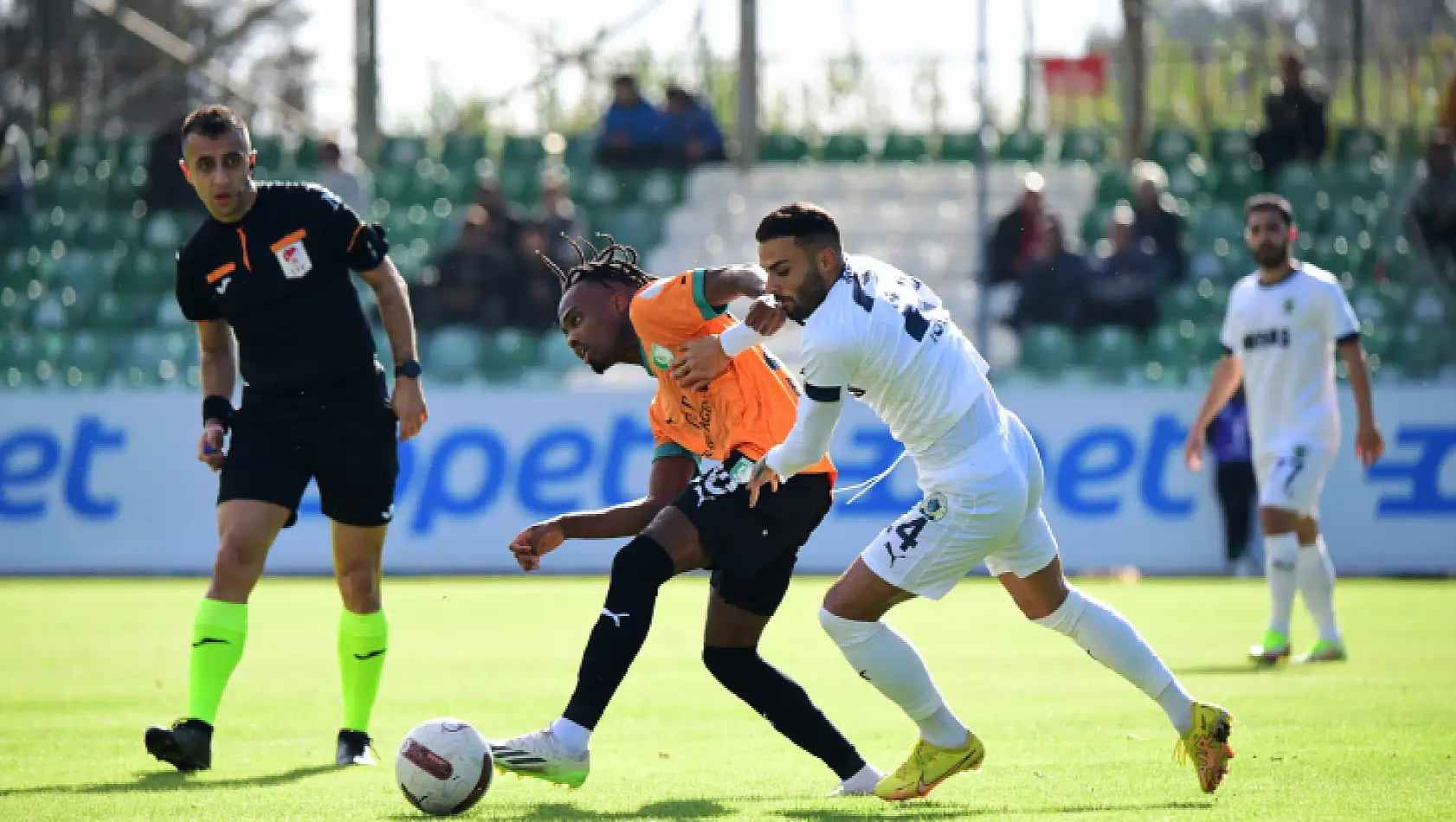 Bodrum FK, Menemen FK'yı kupada eledi