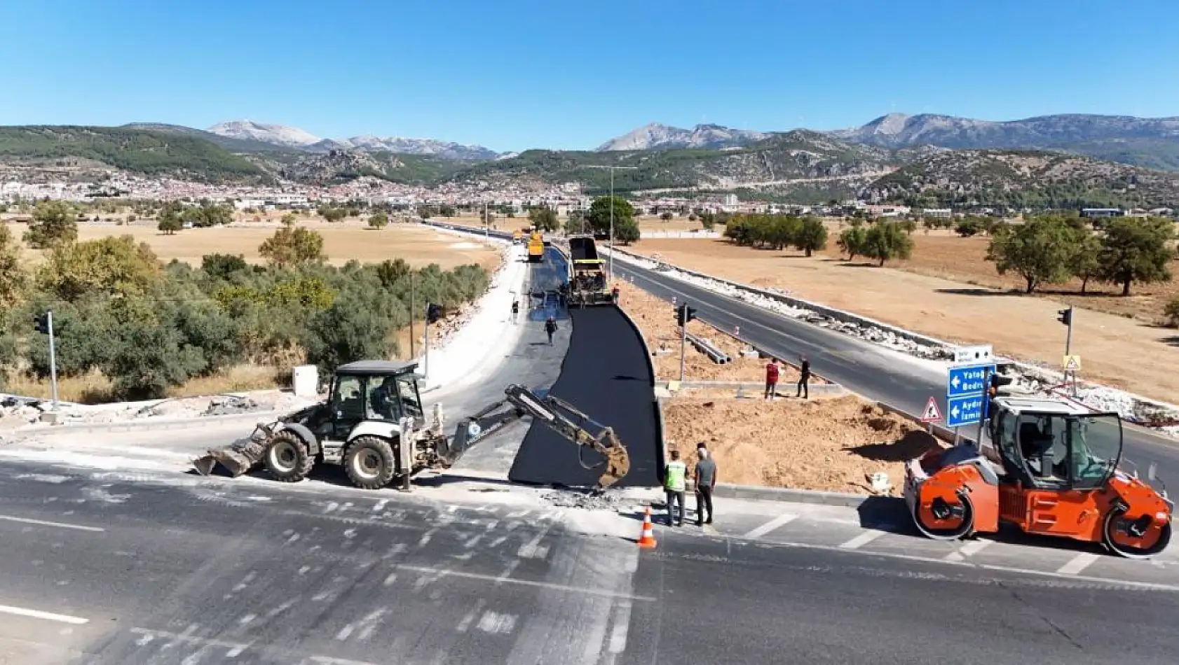 Otogar yolunda üçüncü kat sıcak asfalt çalışması başladı