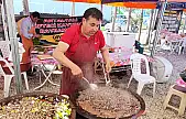 Yeme içme stantlarına ilgi yoğun