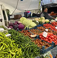 Çalış Pazarı'nda Sebze ve Meyve Fiyatları Dikkat Çekti