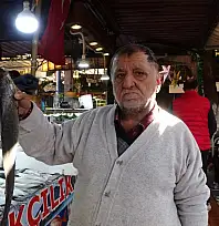 Fethiye Balık Pazarı'nın 40 yıllık esnafı Muzaffer Çavdar güncel fiyatları paylaştı