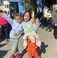 Fethiye'de çocukların karne sevinci, hediye heyecanına dönüştü