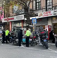 Fethiye'de motosiklet sürücülerine kask ve eldiven denetimi