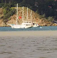 Fethiye Körfezi'nin rengi yağış sonrası değişti