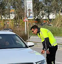 Şehit Fethibey Parkı önünde motosiklet ve araçlara polis uygulaması