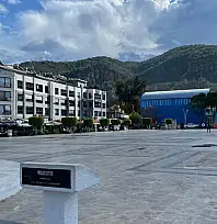 Soğuk hava Beşkaza Meydanı'nı sessizliğe bürüdü