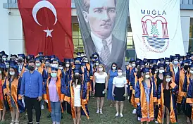 ÖĞRENCİLERİN MEZUNİYET HEYECANI