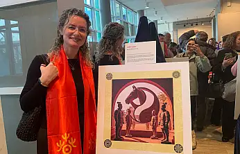 'At Yılı' Sergisi'nde tek Türk Sanatçı: Büşra İncirkuş Ulushan