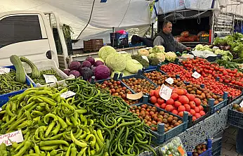 Çalış Pazarı'nda Sebze ve Meyve Fiyatları Dikkat Çekti