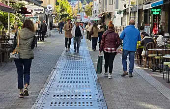 Dispanser Sokak'ta alışveriş yoğunluğu