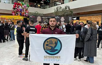 Emirhan Kaşlı 6. profesyonel maçı öncesi Fethiye AVM'de sporseverlerle buluştu