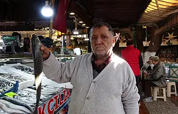 Fethiye Balık Pazarı'nın 40 yıllık esnafı Muzaffer Çavdar güncel fiyatları paylaştı