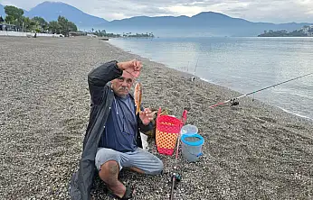 Fethiye Çalış Plajı'nda olta keyfi: 64 yaşında balık tutkusu
