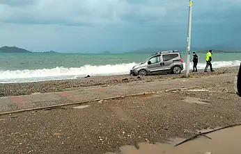 Fethiye Çalış Sahili'nde terk edilmiş araç bulundu