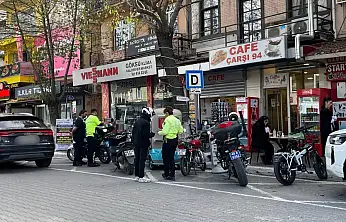 Fethiye'de motosiklet sürücülerine kask ve eldiven denetimi