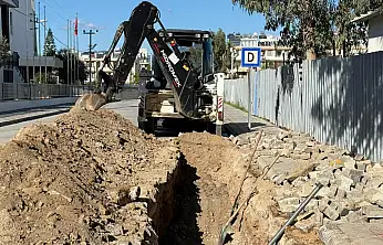 Fethiye Foça Mahallesi'nde kanalizasyon çalışması nedeniyle yol trafiğe kapandı