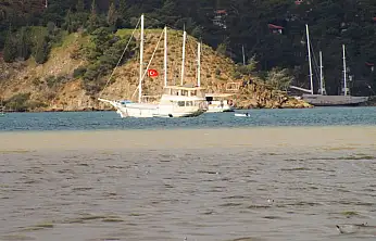 Fethiye Körfezi'nin rengi yağış sonrası değişti