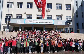 MESUT EMİR'İN MESAJI KARŞILIK BULDU OKUL BAHÇESİNE KAR GETİRİLDİ BAŞKAN AKDENİZLİ'DEN ÇOCUKLARIN HAYALİNE DOKUNAN SÜRPRİZ