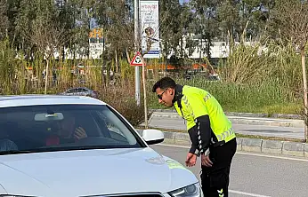 Şehit Fethibey Parkı önünde motosiklet ve araçlara polis uygulaması