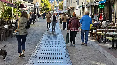Dispanser Sokak'ta alışveriş yoğunluğu