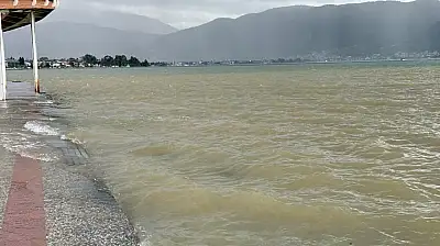 Sağanak Yağış Sonrası Fethiye'de Deniz Taştı