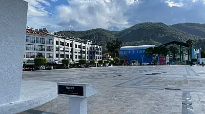 Soğuk hava Beşkaza Meydanı'nı sessizliğe bürüdü