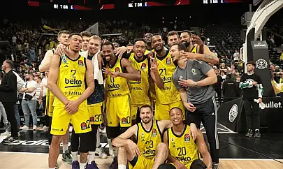 Fenerbahçe'nin Final Maçı Beşkaza Meydanı'nda Dev Ekranda