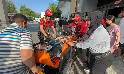Fethiye'de Yamaç Paraşütçüsü Kayalıklara Düştü