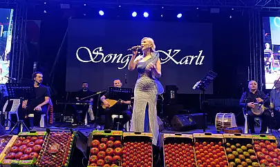 Seydikemer Kumluova Domates Festivali'nde Ünlü İsimler Konser Verdi