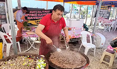 Yeme içme stantlarına ilgi yoğun