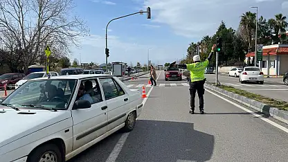 Devlet Hastanesi önünde motosiklet ve otomobillere yönelik uygulama