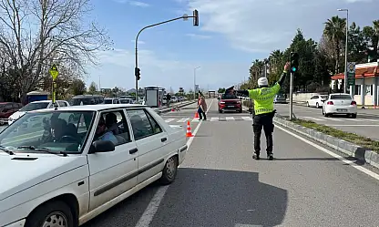 Devlet Hastanesi önünde motosiklet ve otomobillere yönelik uygulama