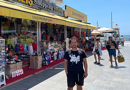 Çalış Plajı'nda Sezon Hareketlendi: Yerli ve Yabancı Turistlerin İlgi Odağı Oldu