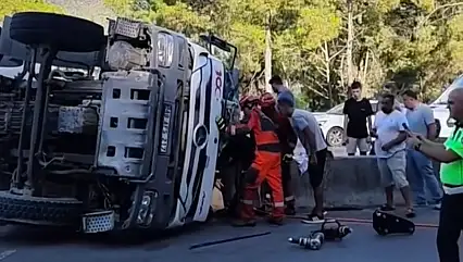 Fethiye-Göcek Yolunda Beton Mikseri Devrildi: Sürücü Ağır Yaralandı