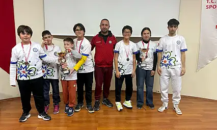 Büyükşehir Sporcularından Satrançta Çifte Başarı
