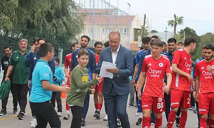 Fethiye Merkez Atatürk Ortaokulu Öğrencilerinden Fethiyespor'a Sevgi Seli