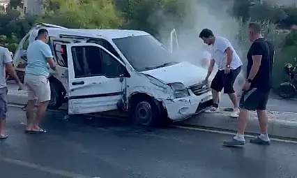 Fethiye Ölüdeniz Yolunda Kaza Araç Bariyere Çarpıp Devrildi