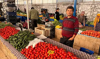 Fethiye Salı Pazarı'nda meyve ve sebze satışları durgun