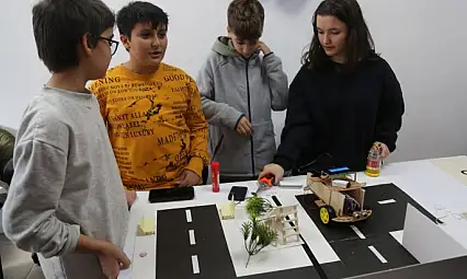 Muğla Deneyap Teknoloji Atölyesi ortaokul ve lise gruplarına teknoloji eğitimi veriyor
