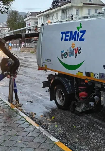 Fethiye Belediyesi'nden yağmur ve fırtınaya karşı 7/24 teyakkuz