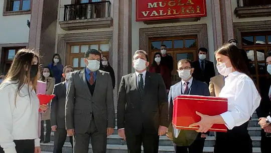 'Anadolu Gönül Yolu' projesinin Ay-Yıldızlı Türk Bayrağı Muğla'da