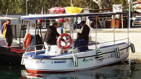 SAKİN KENT'İN ÇEVRE DOSTU TEKNESİ SUYA İNDİ