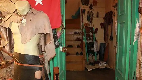 Son Sandaletçi Fevzi Usta Teknolojiye Direniyor